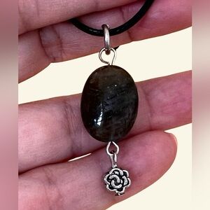 Oval LABRADORITE stone Pendant Necklace